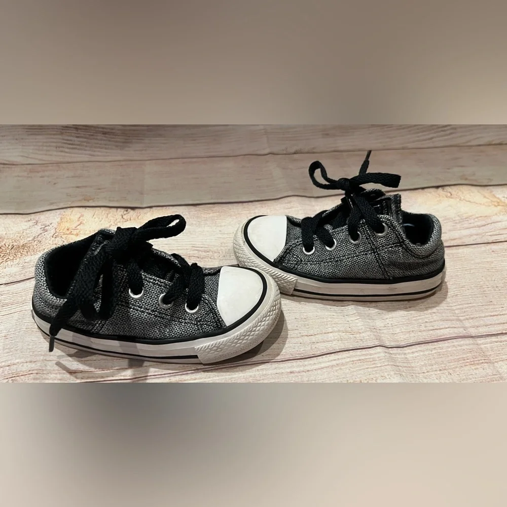 Converse Boy Girls Toddler Size 6 Black & White Shoes Rubber Soles Sneakers